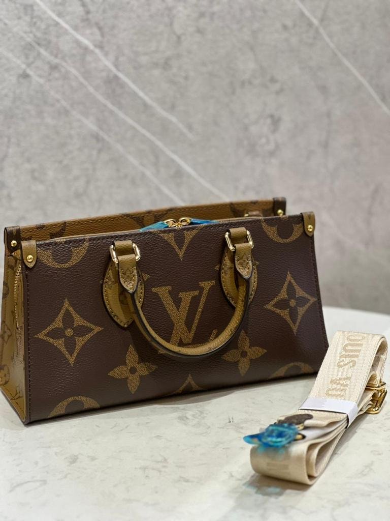 LOUIS VUITTON OnTheGo East West 25CM