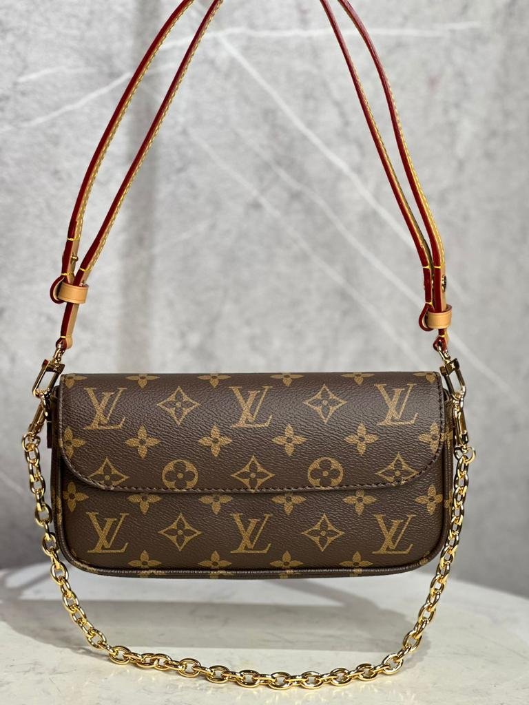 LOUIS VUITTON WALLET ON CHAIN