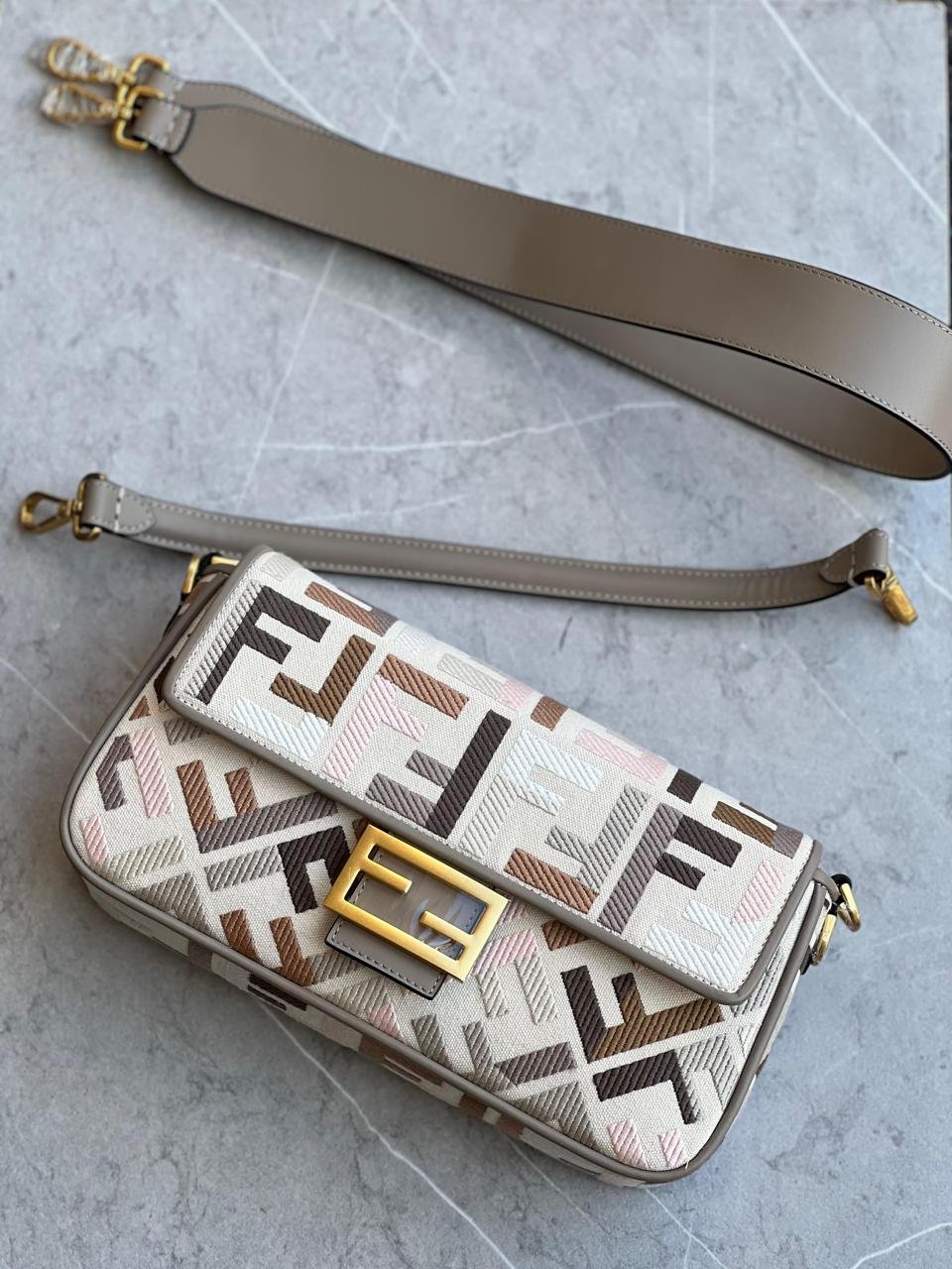 FENDI BAGUETTE 26CM