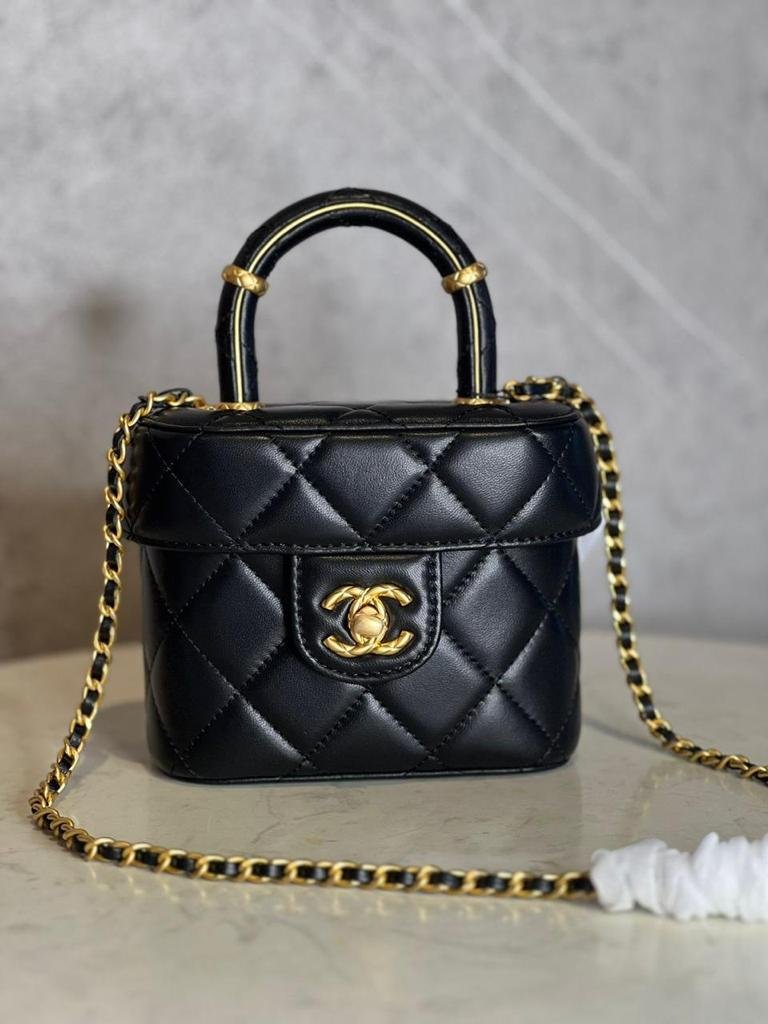 CHANEL VANITY
