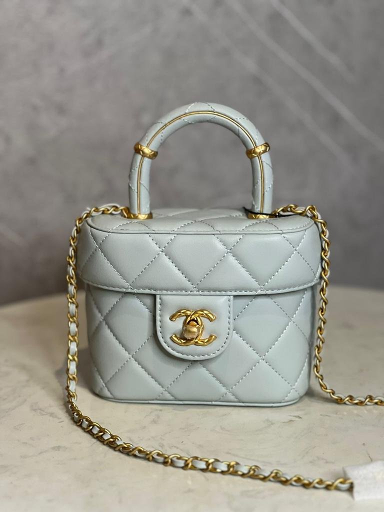 CHANEL VANITY