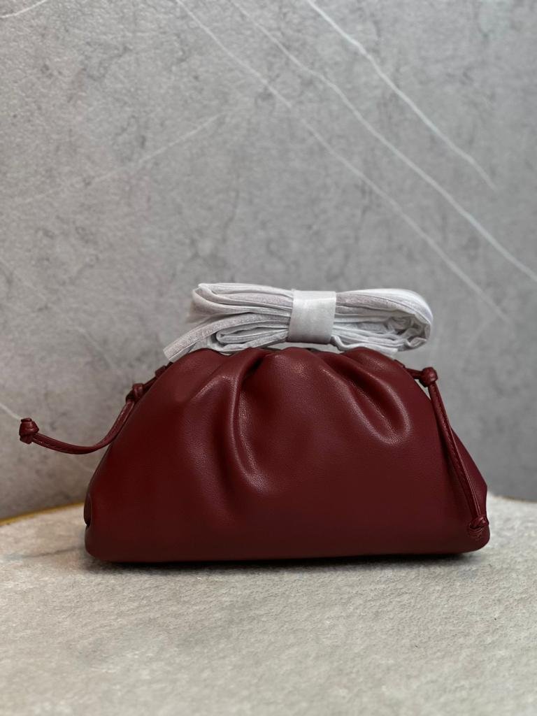 BOTTEGA CLUTCH