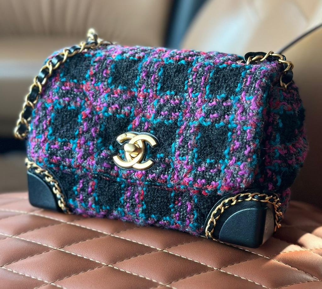 CHANEL FLAP BAG 19CM