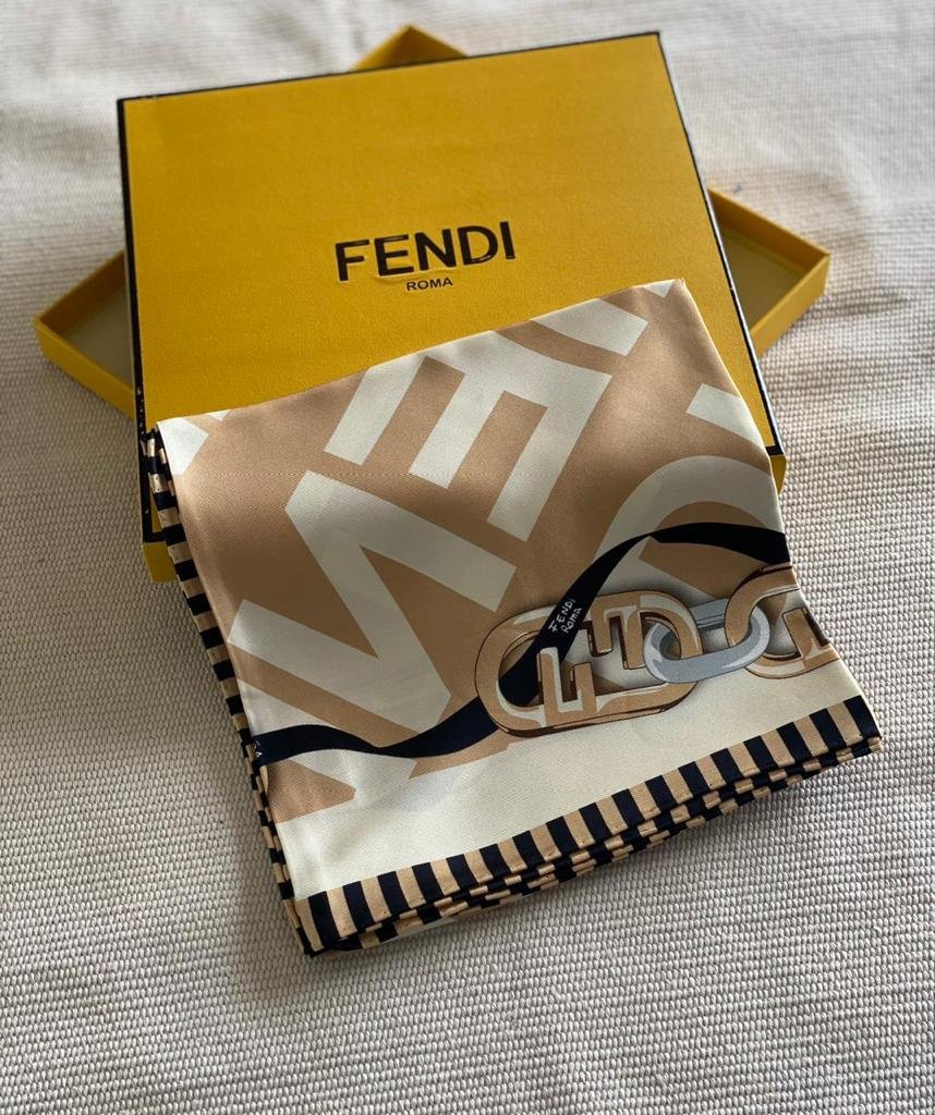 FENDi 90x90 CM