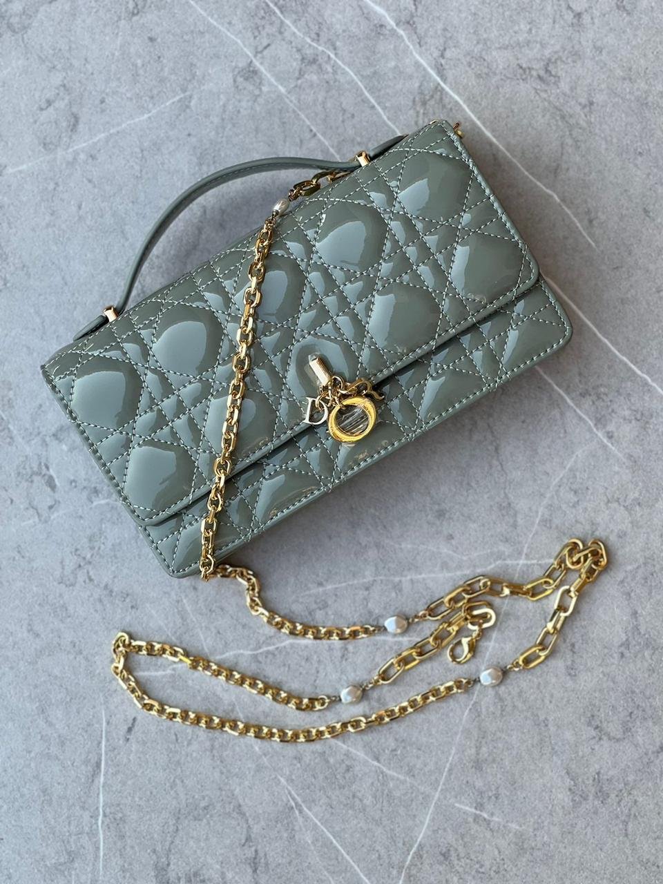 DIOR WALLET ON CHAIN