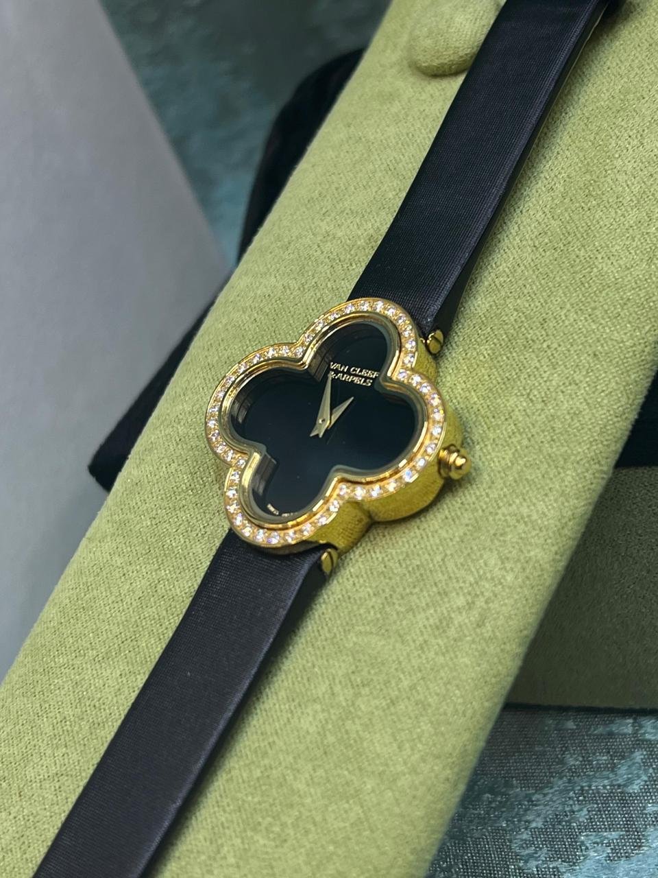 VAN CLEEF WATCH - 30MM