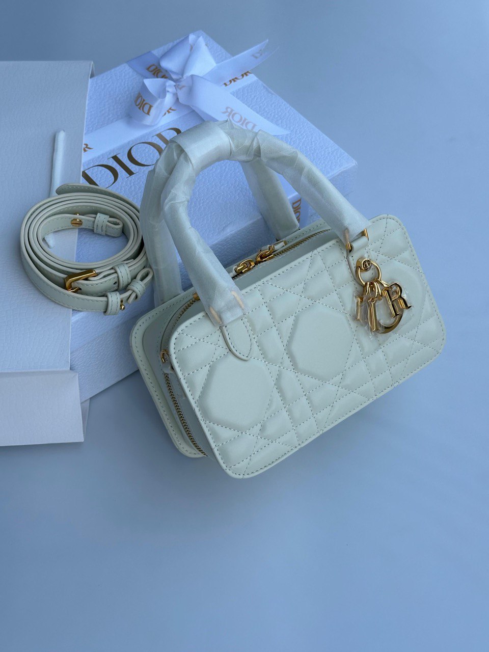DIOR