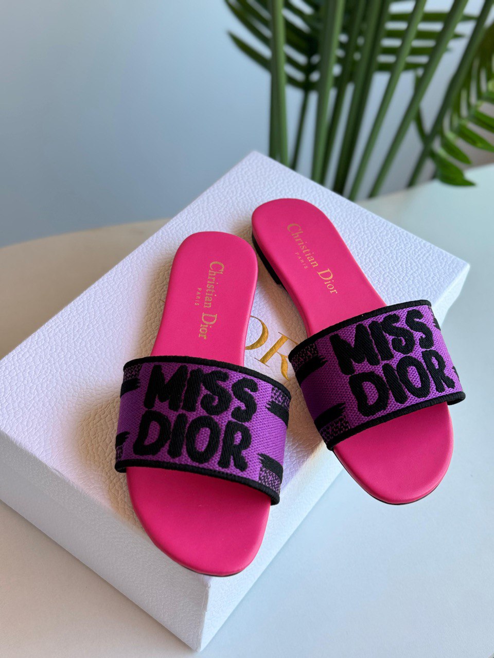 DIOR