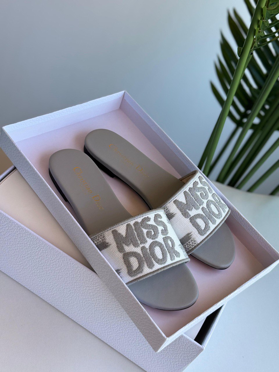 DIOR