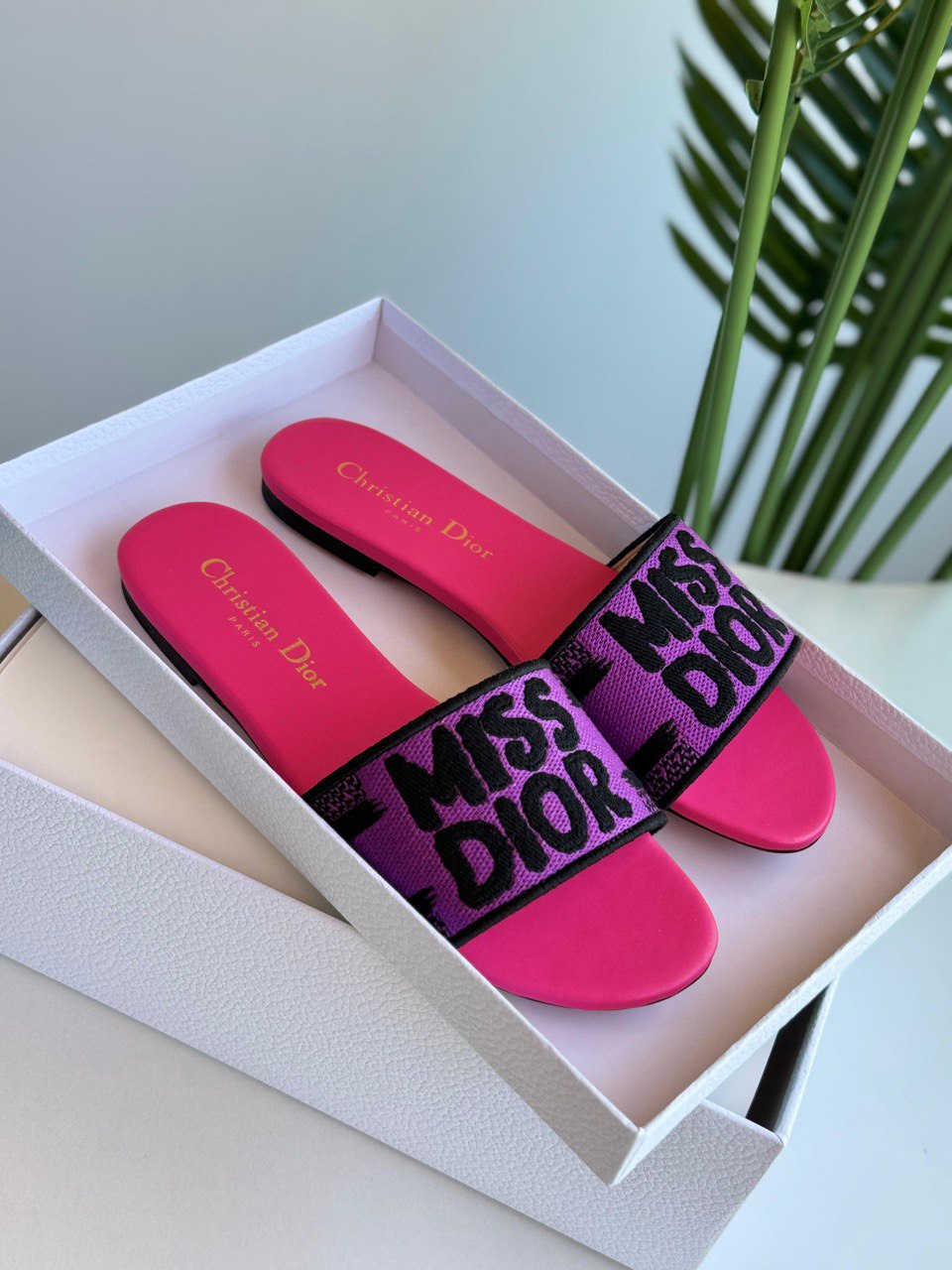 DIOR