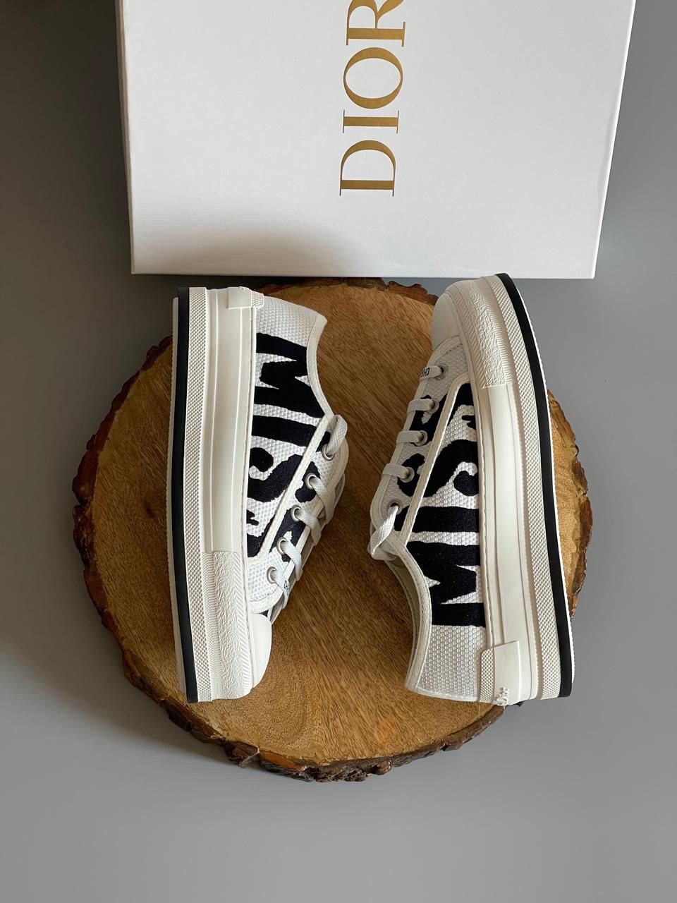 DIOR