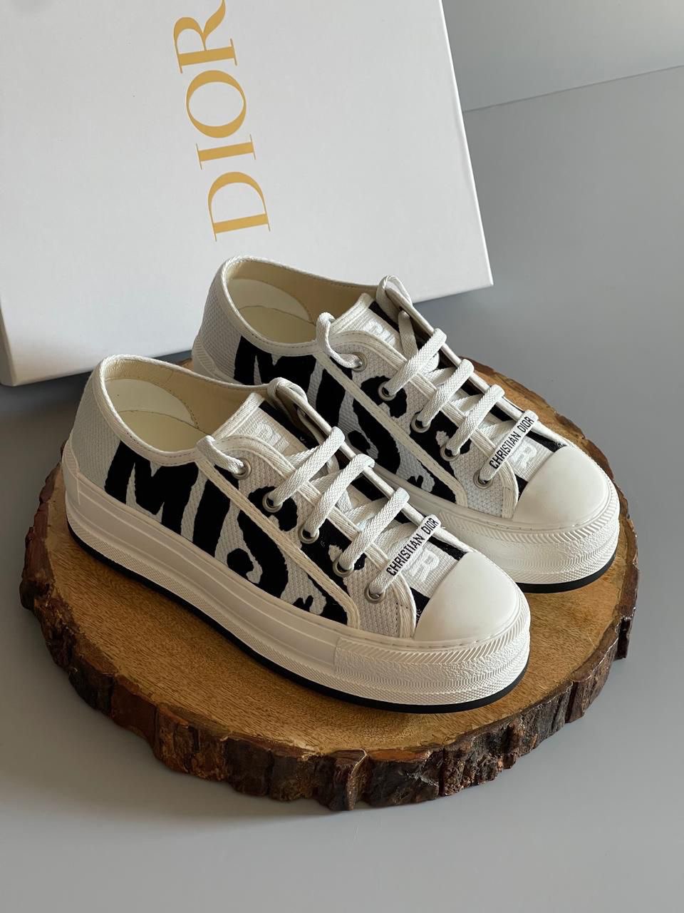 DIOR