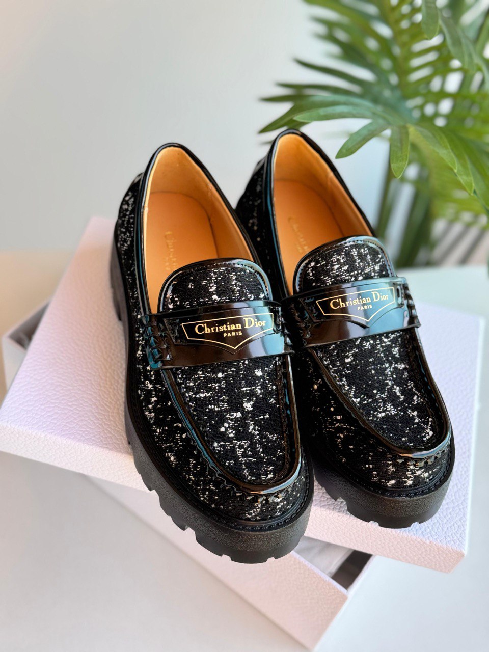 DIOR