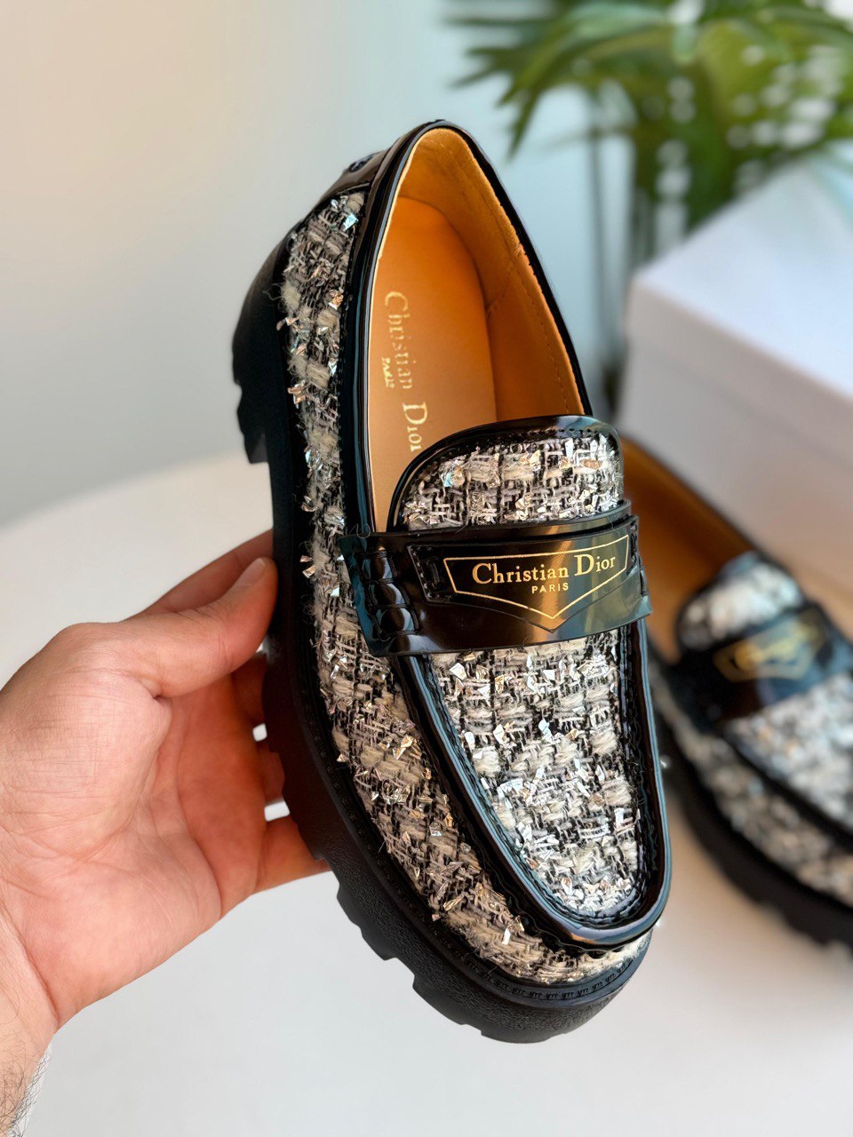DIOR