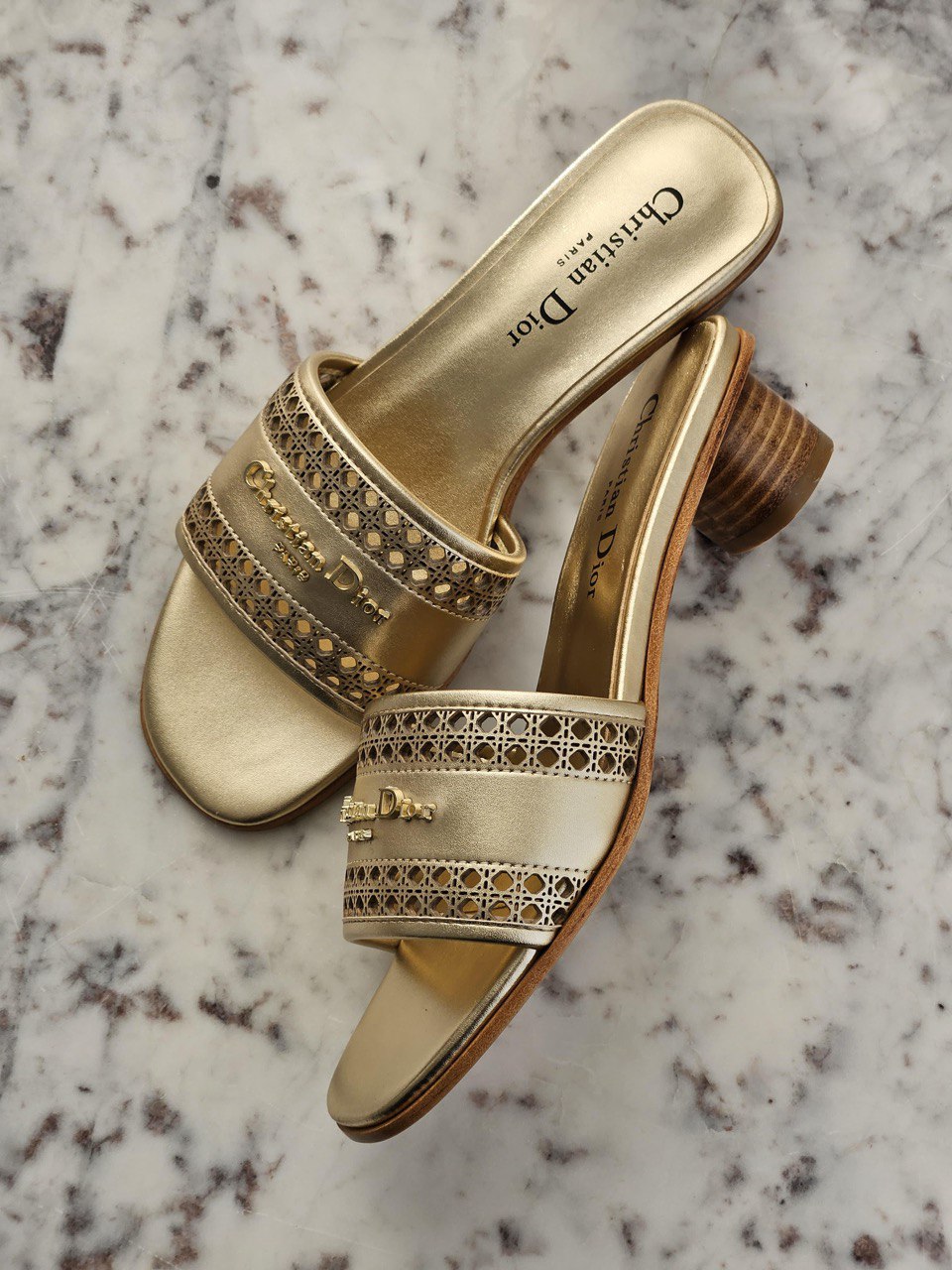 CHRISTIAN DIOR