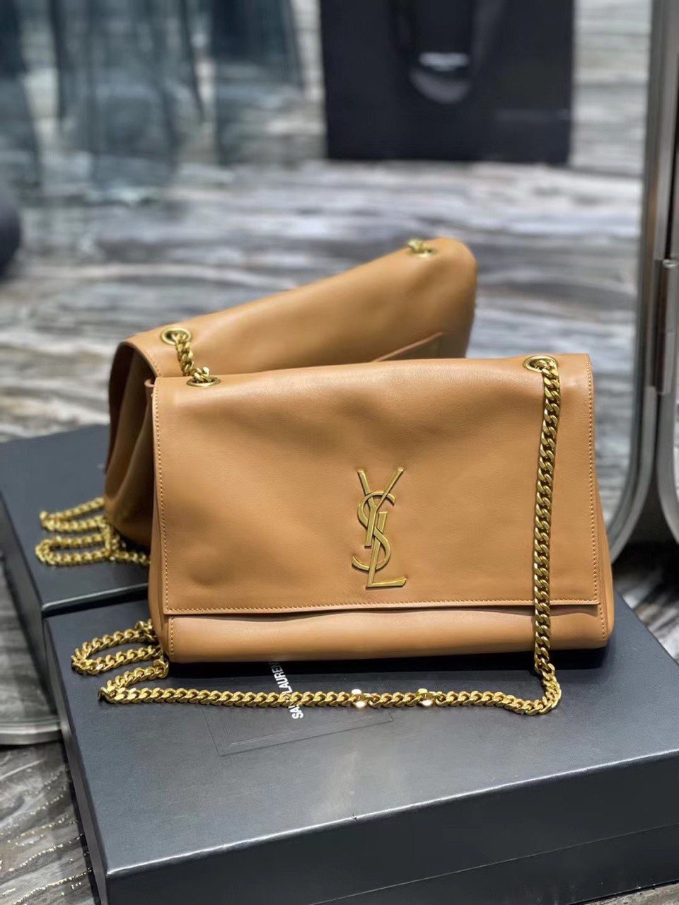 SAINT LAURENT