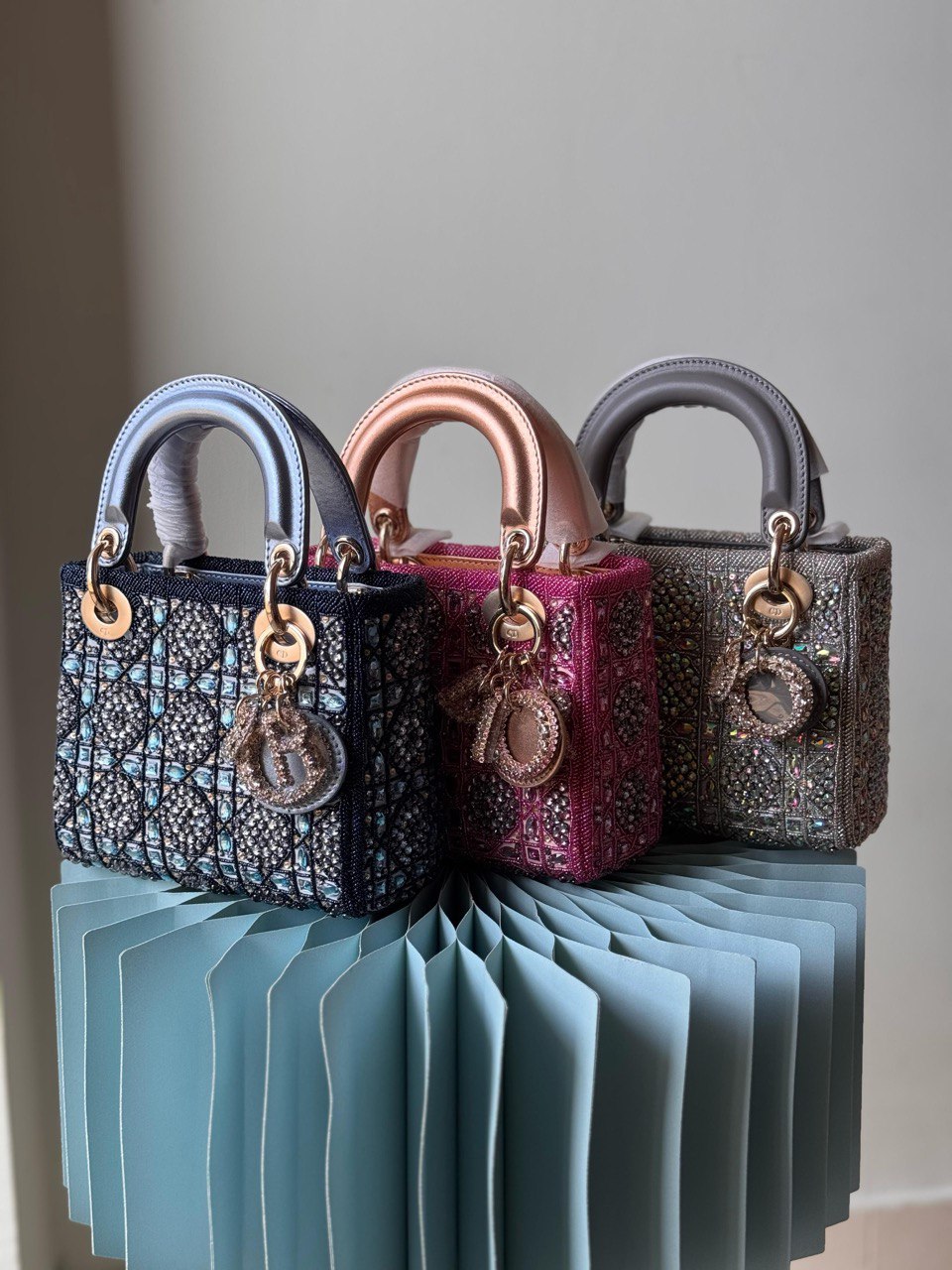 DIOR