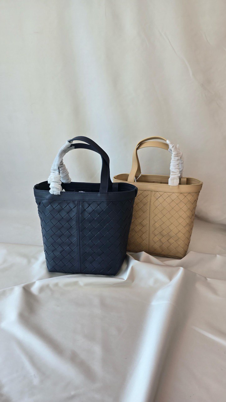 BOTTEGA.VENETA