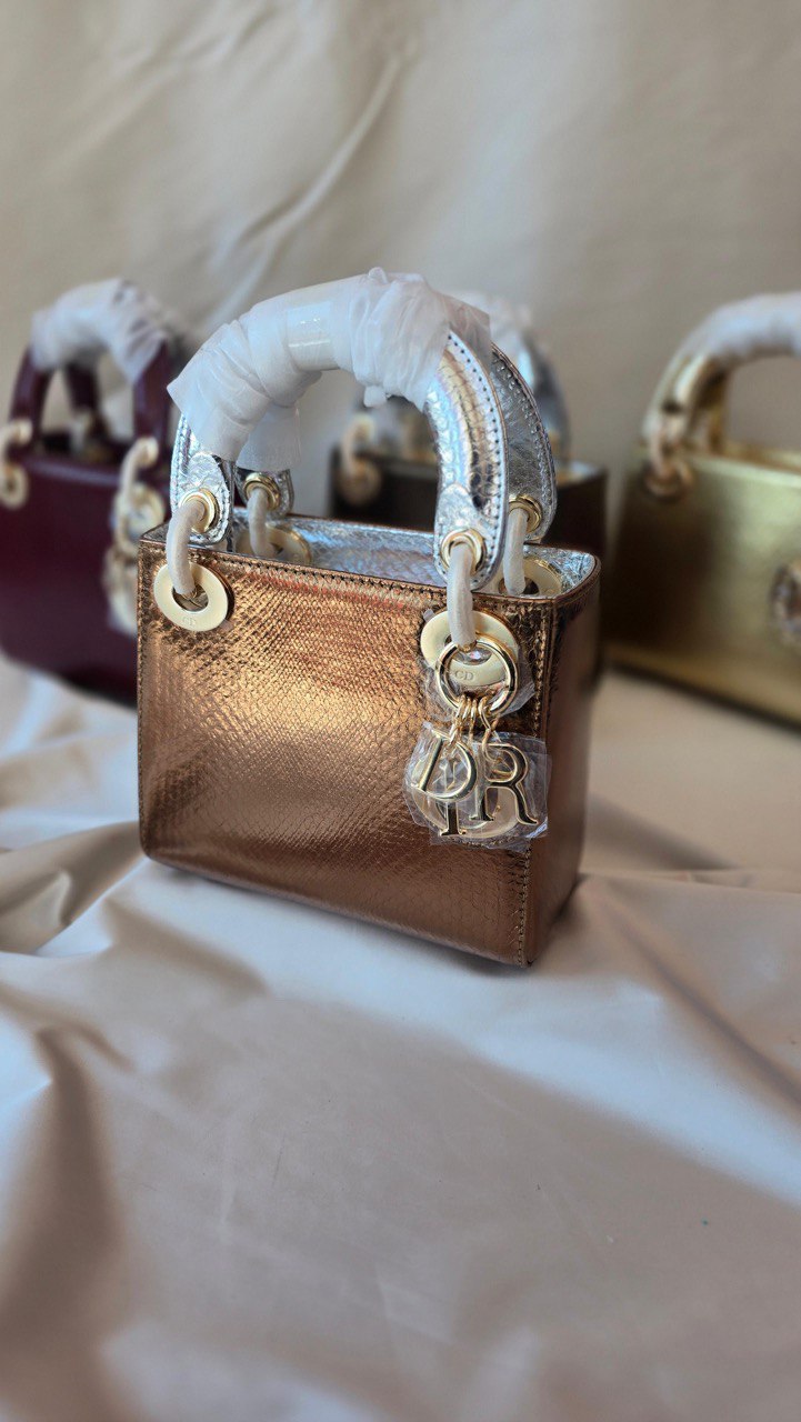 DIOR