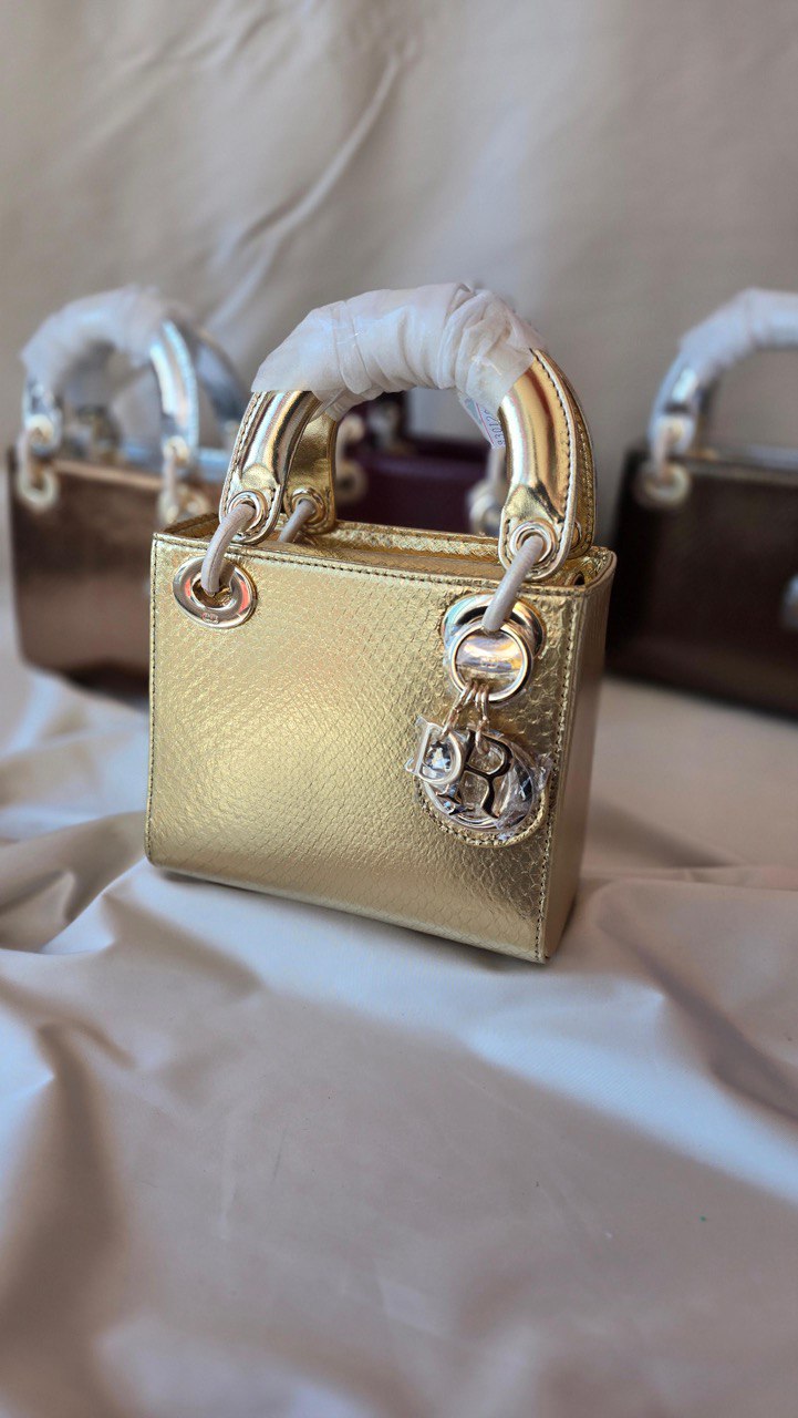 DIOR