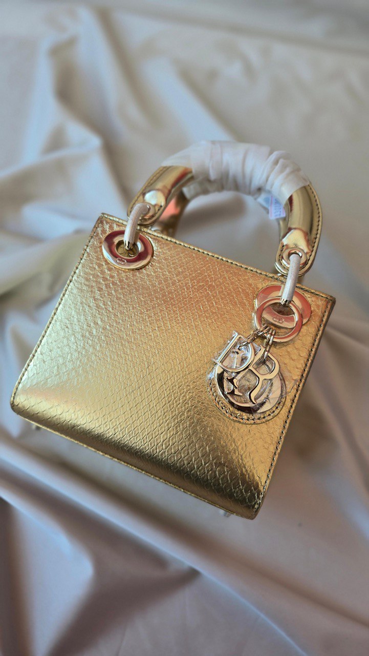 DIOR