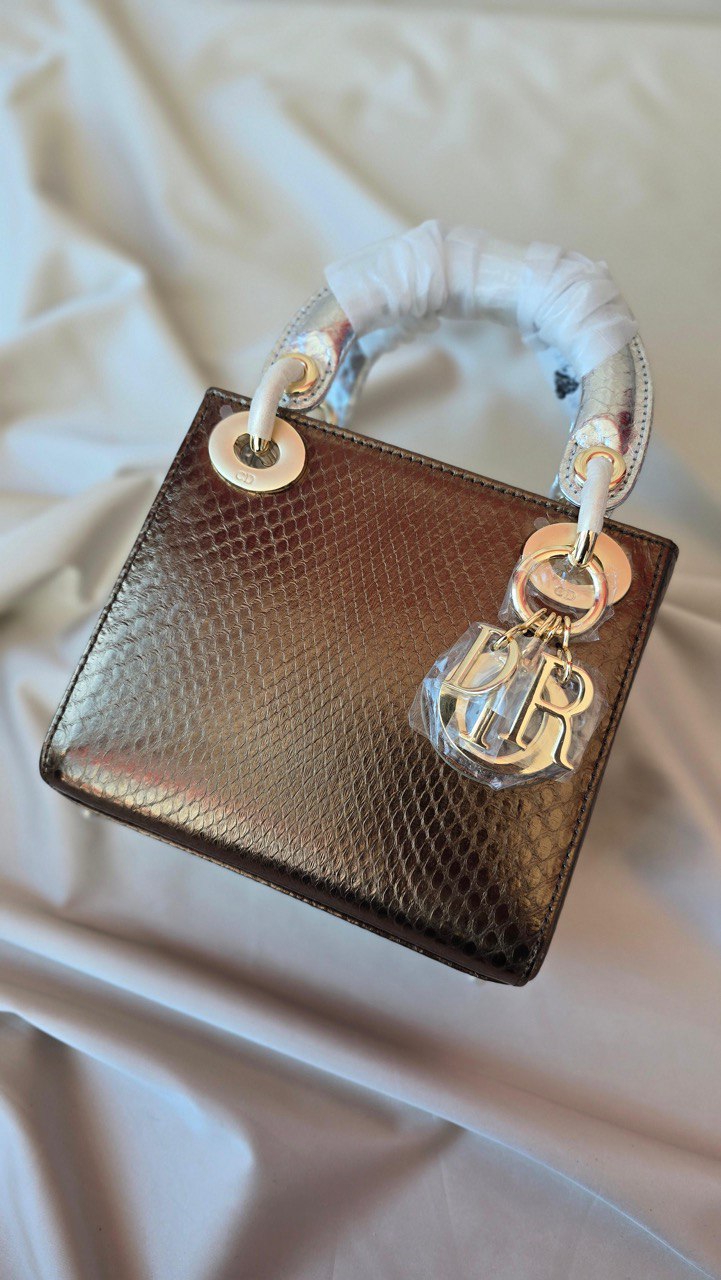 DIOR
