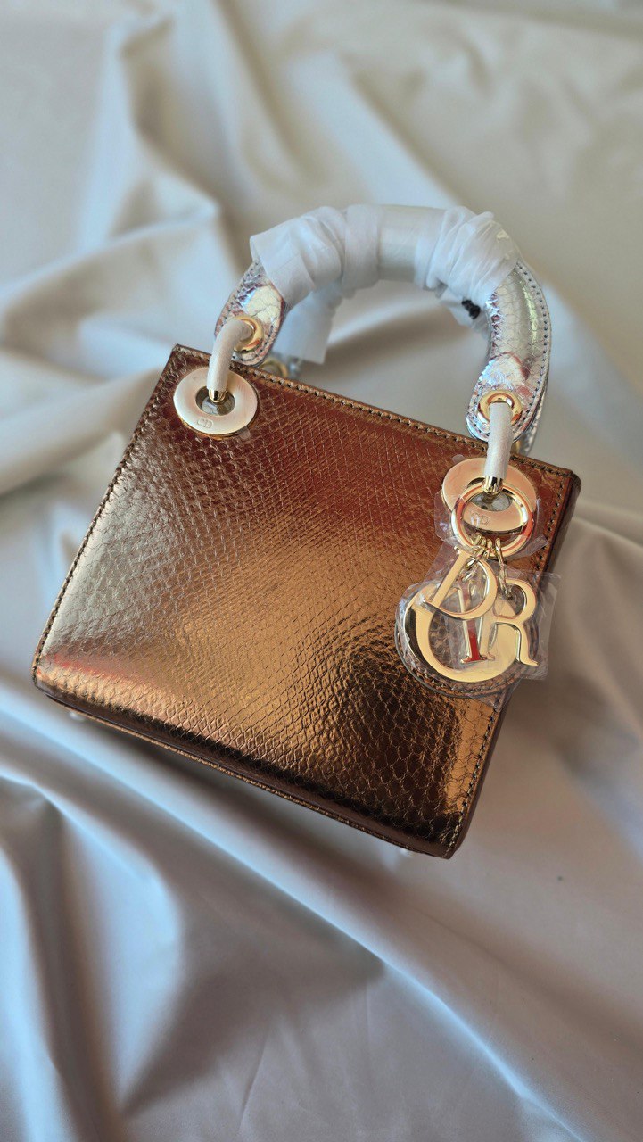 DIOR