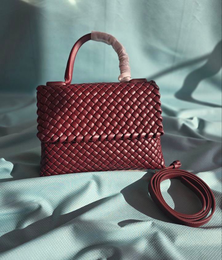 BOTTEGA.VENETA