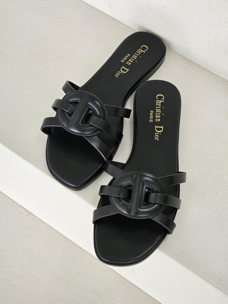 DIOR