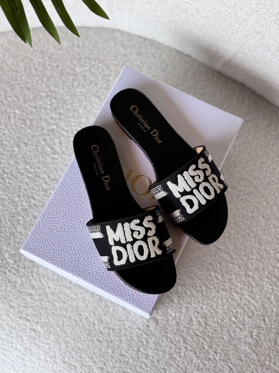 DIOR