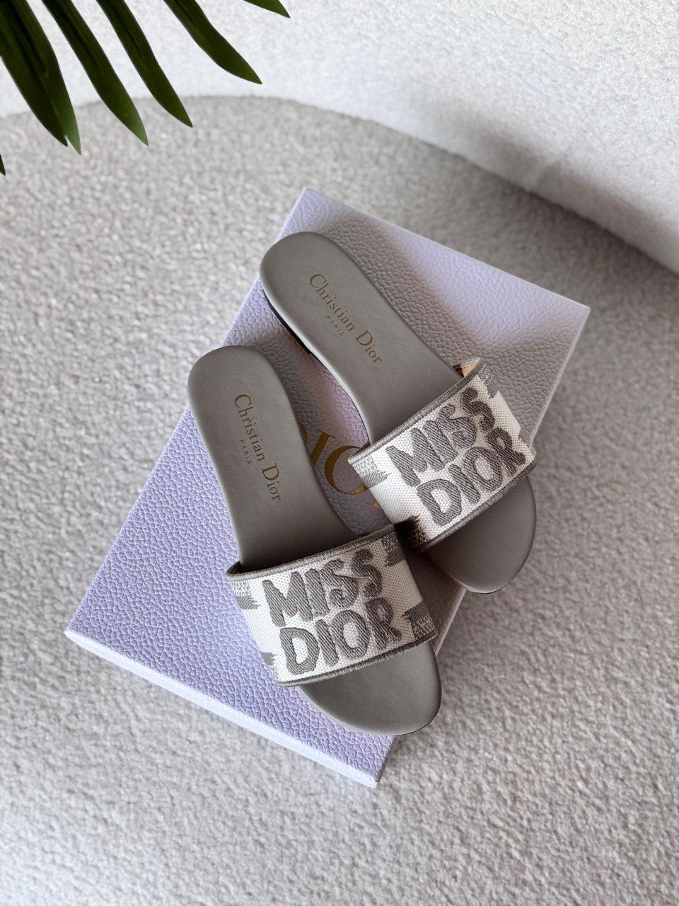 DIOR