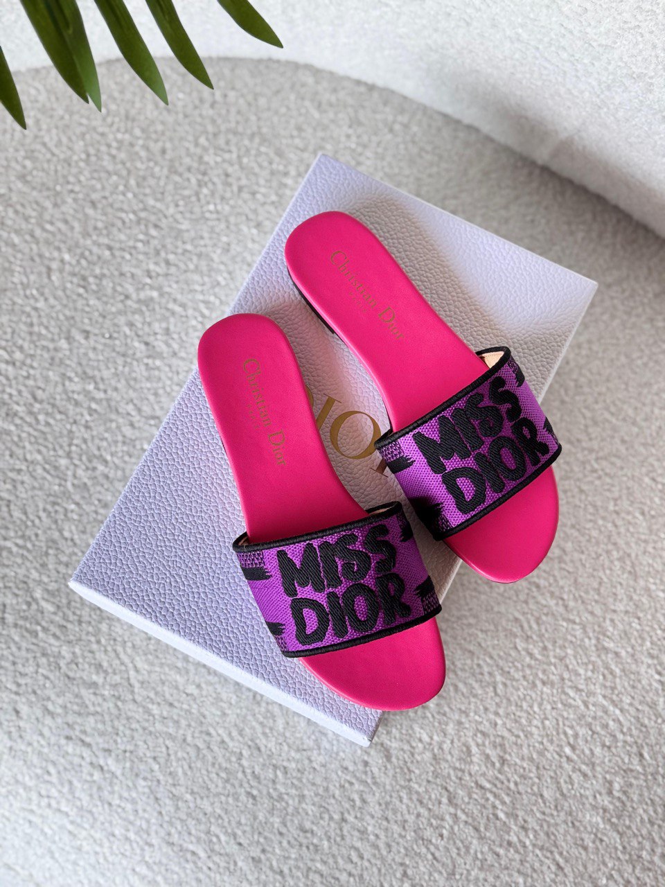 DIOR
