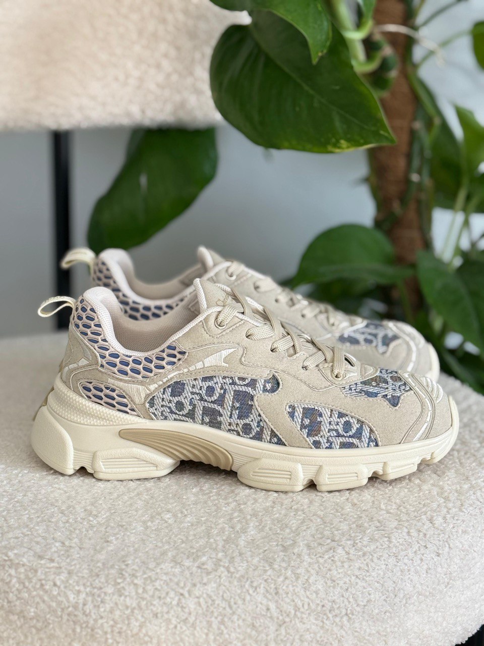 DIOR
