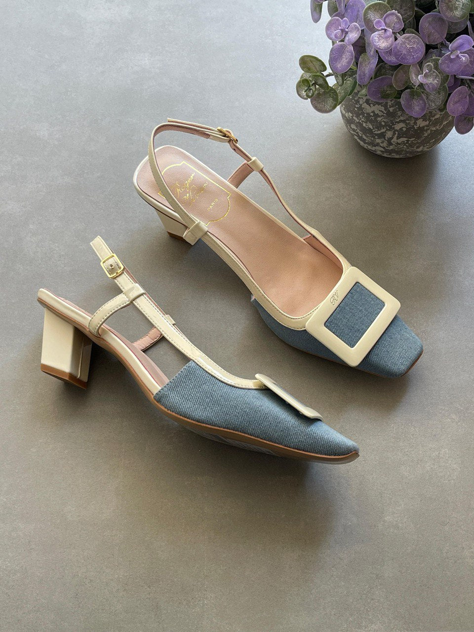 NEW ROGER VIVIER