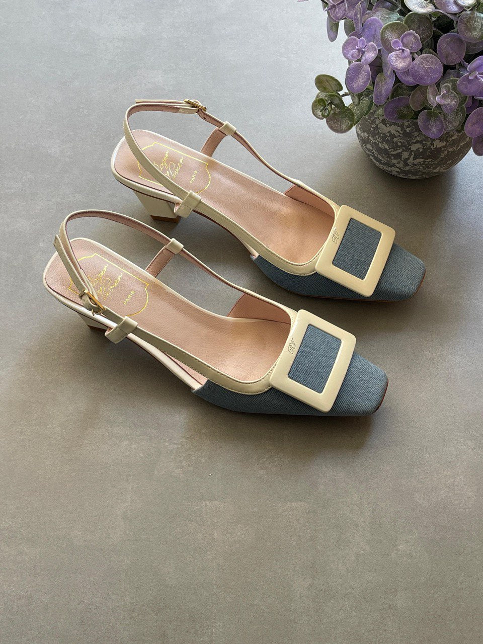 NEW ROGER VIVIER
