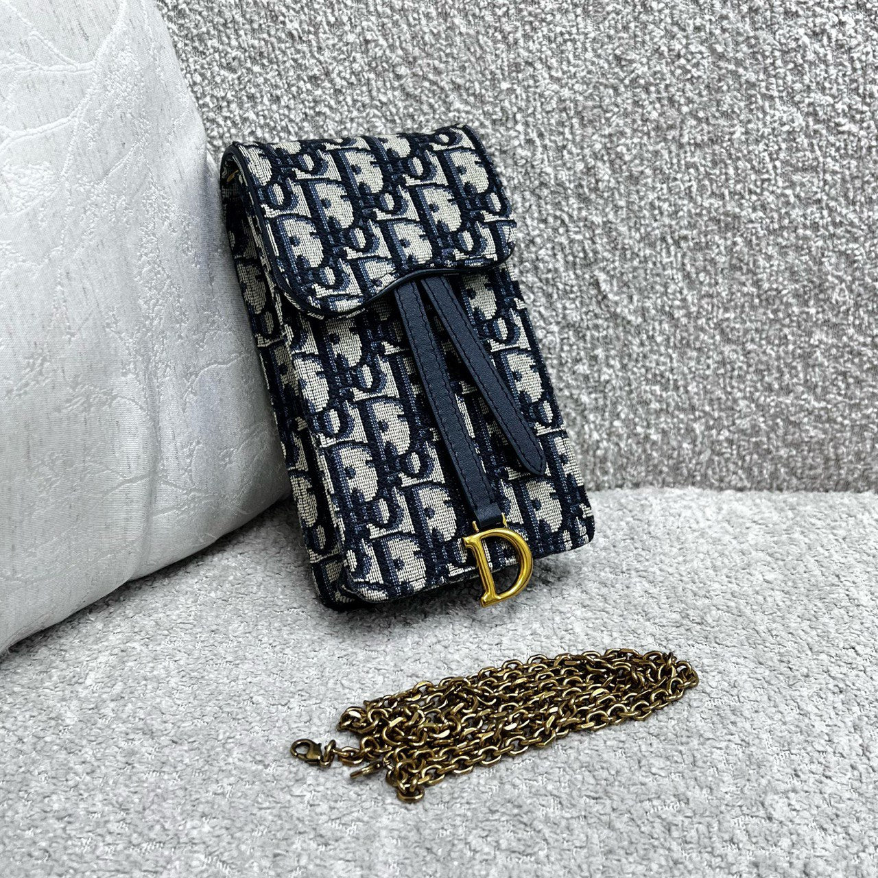 DIOR