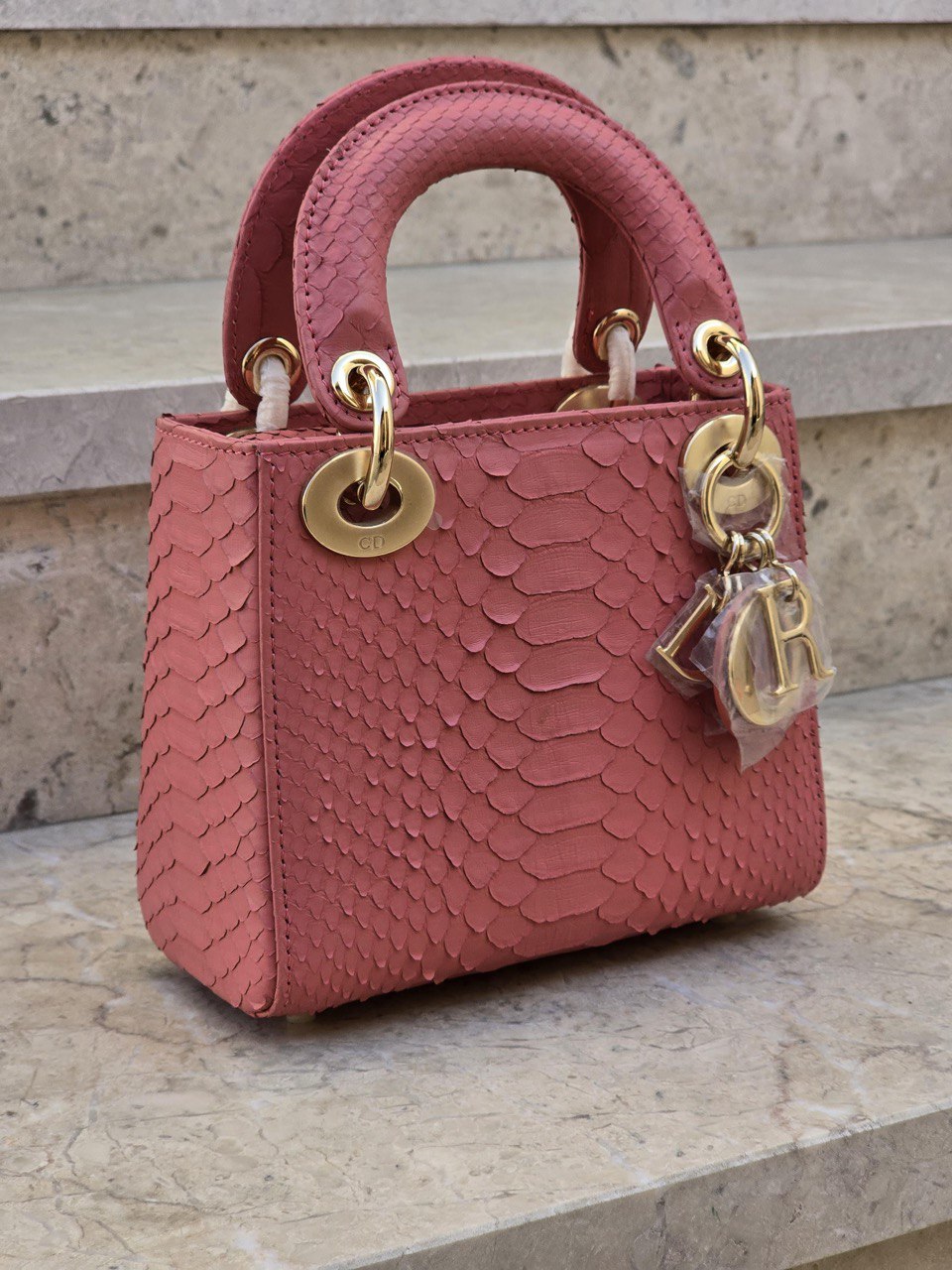 DIOR