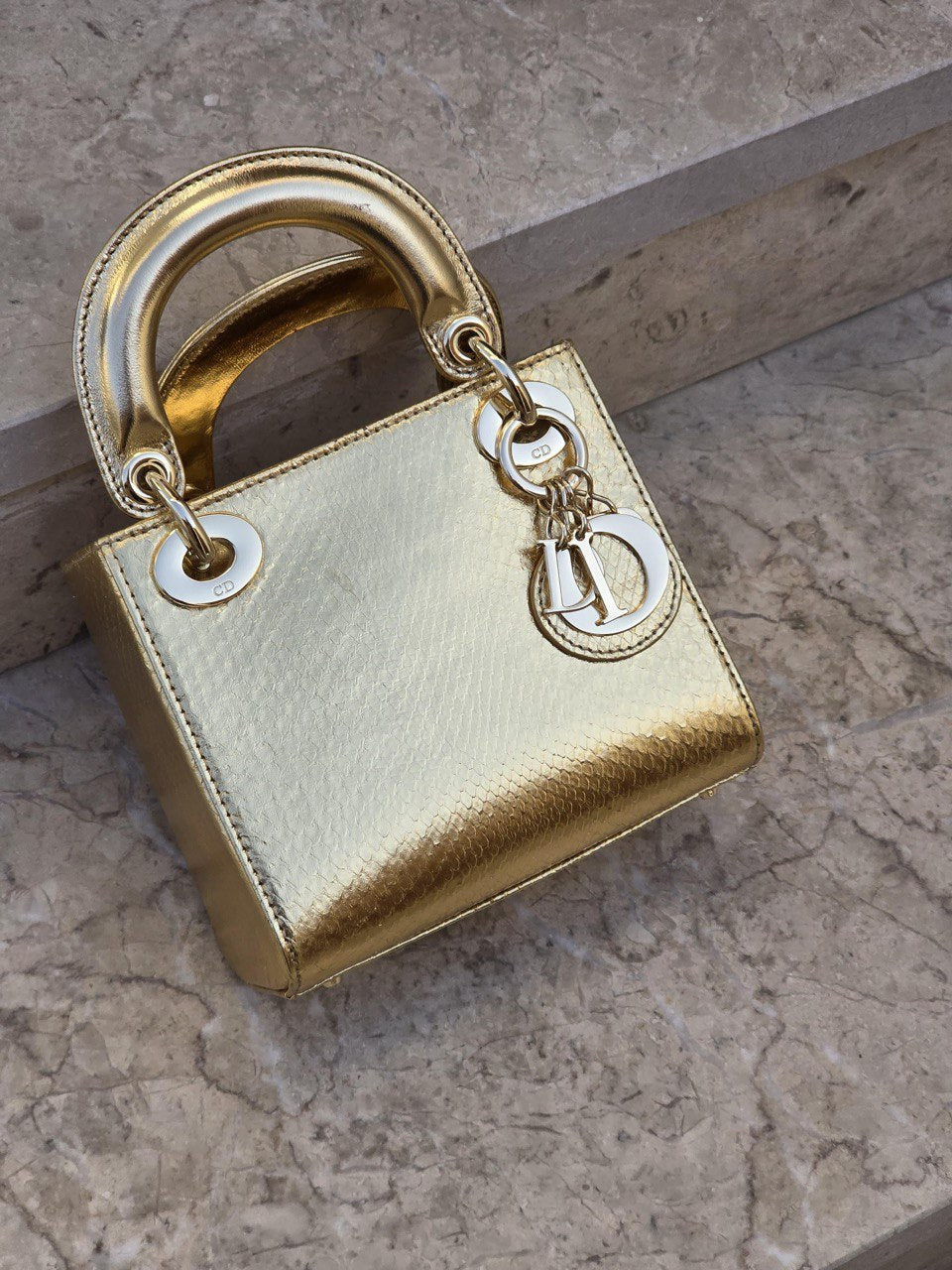 DIOR