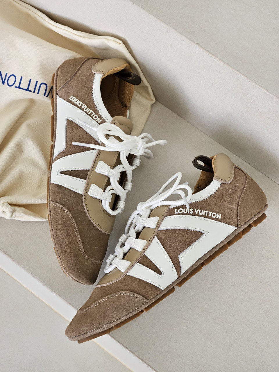 LOUIS VUITTON