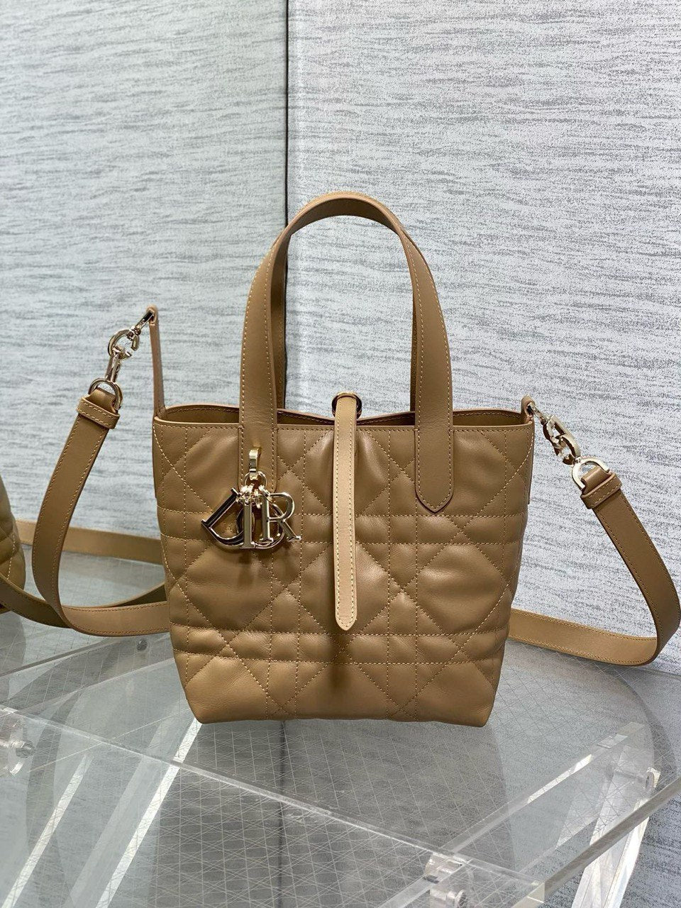 DIOR