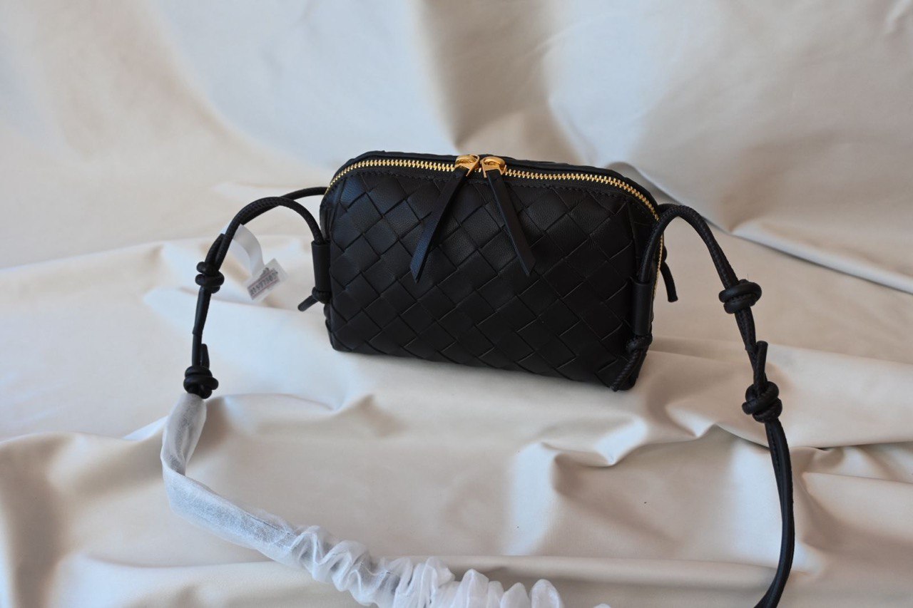 BOTTEGA.VENETA