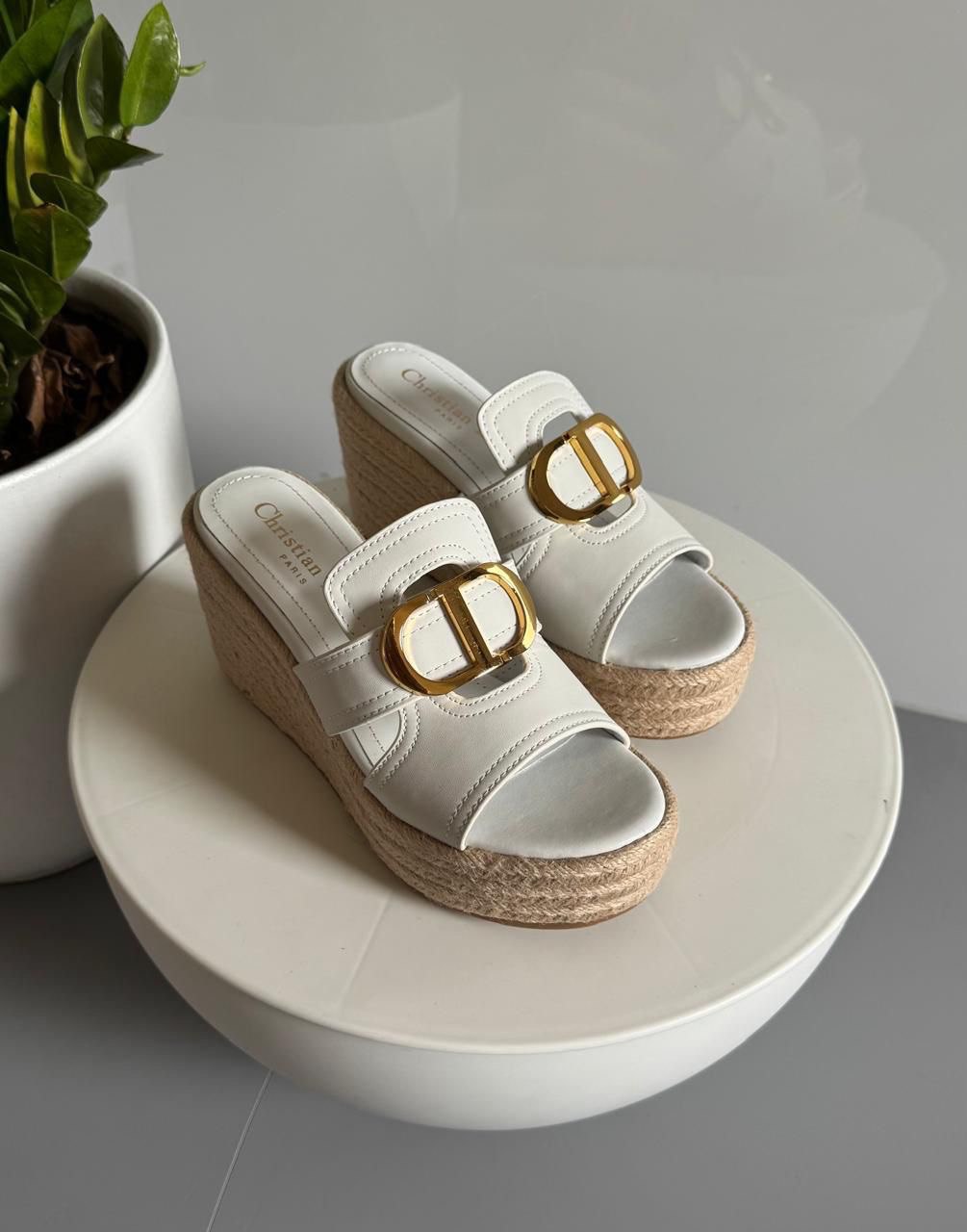 DIOR