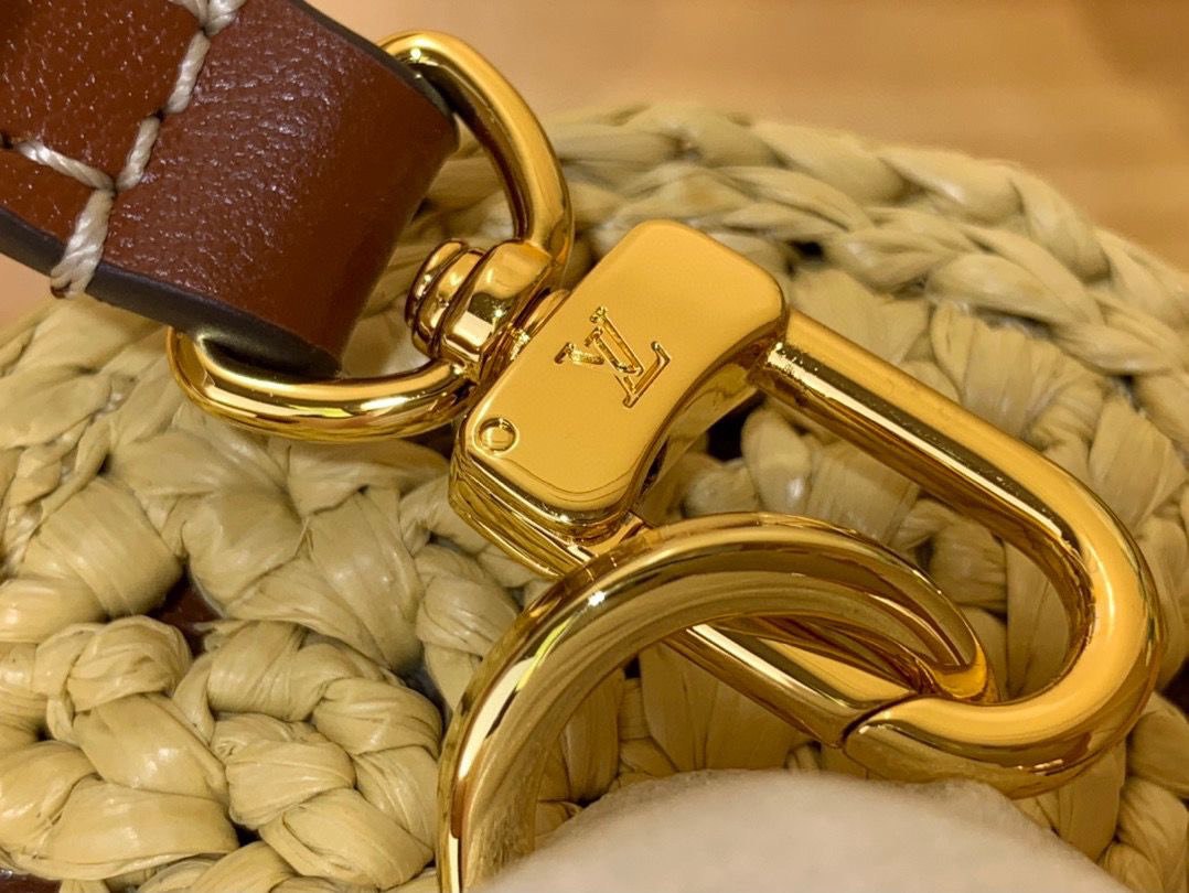 New LV Vanity Chain Pouch