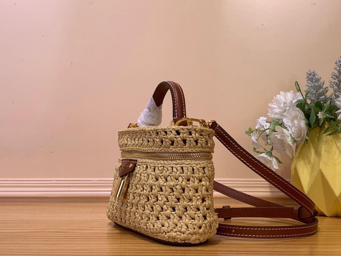 New LV Vanity Chain Pouch