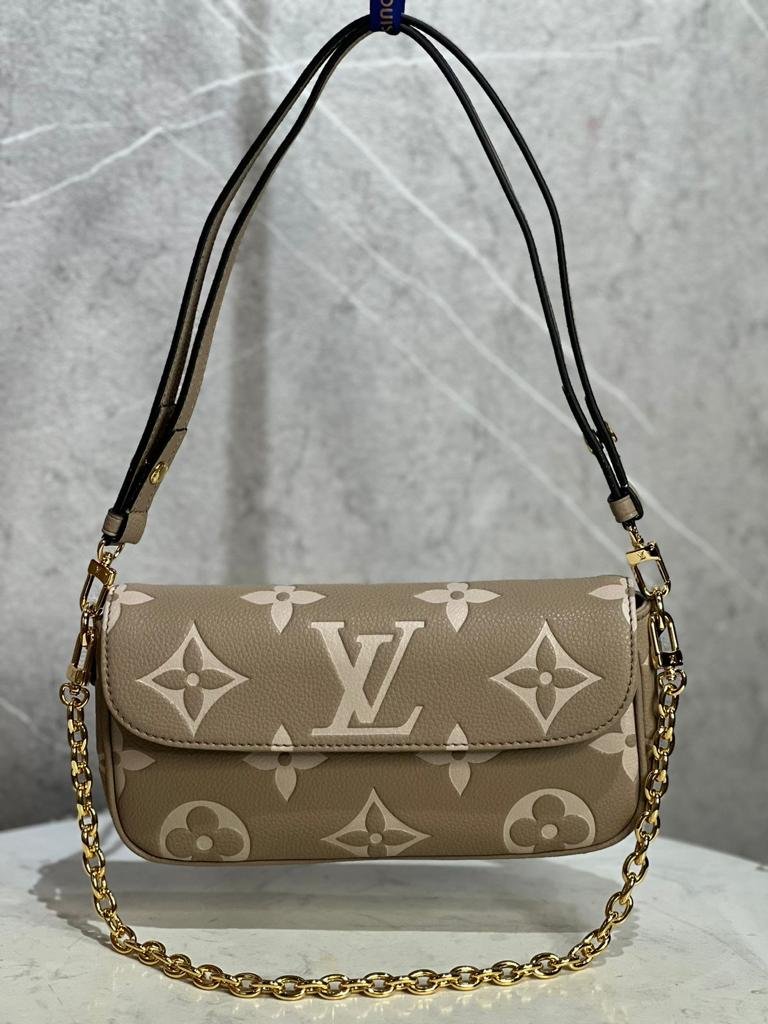 LOUIS VUITTON WALLET ON CHAIN