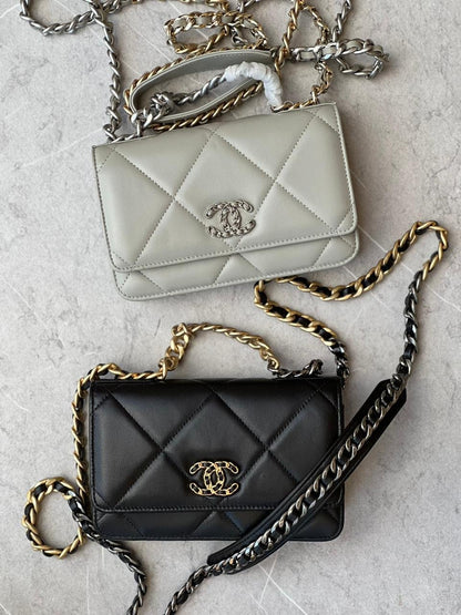 CHANEL HANDBAG WALLET ON CHAIN
