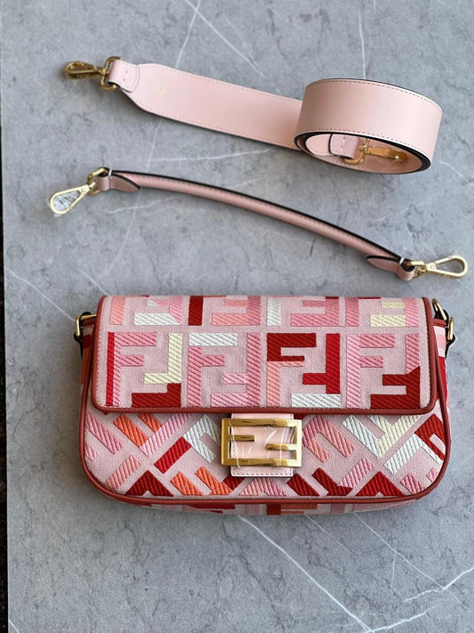 FENDI BAGUETTE 26CM