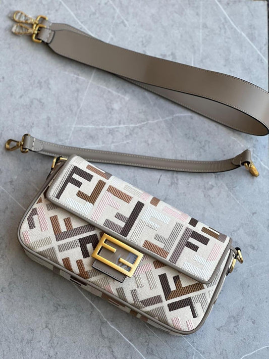 FENDI BAGUETTE 26CM