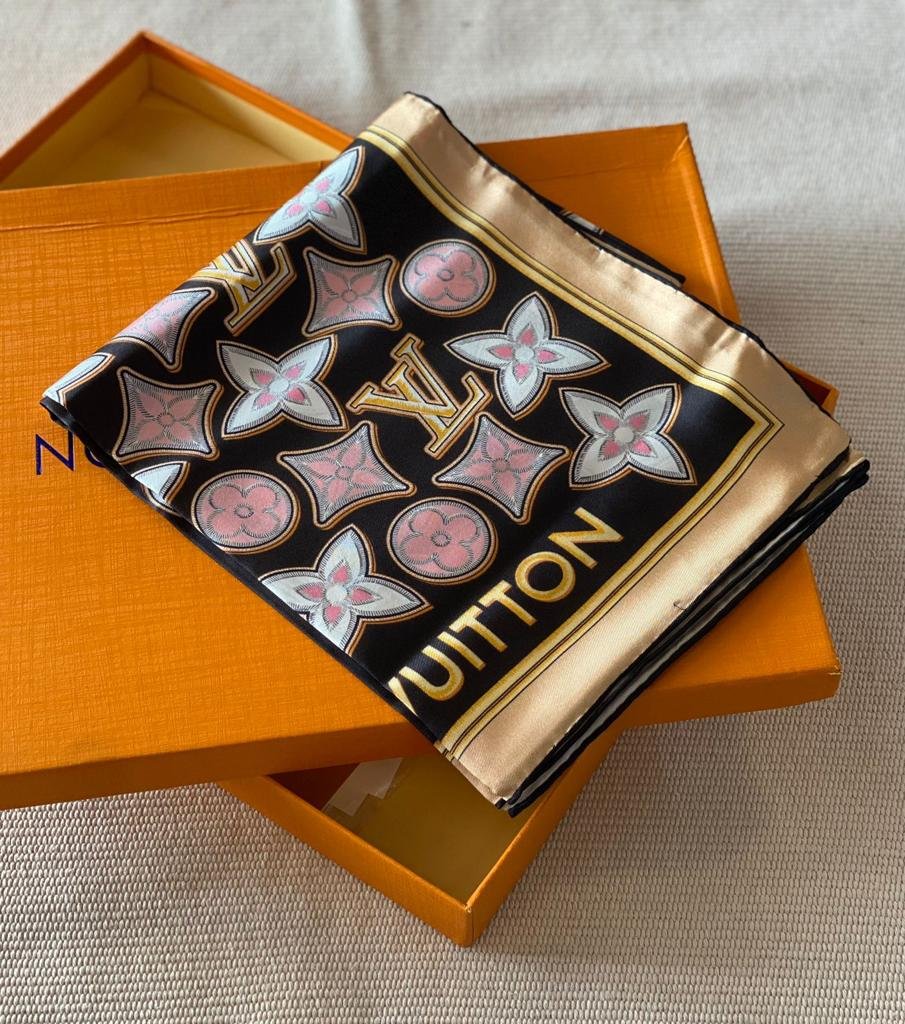 LOUIS VUITTON  90x90 CM