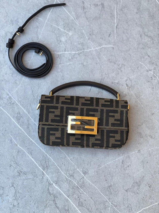 FENDI BAGUETTE PHONE POUCH